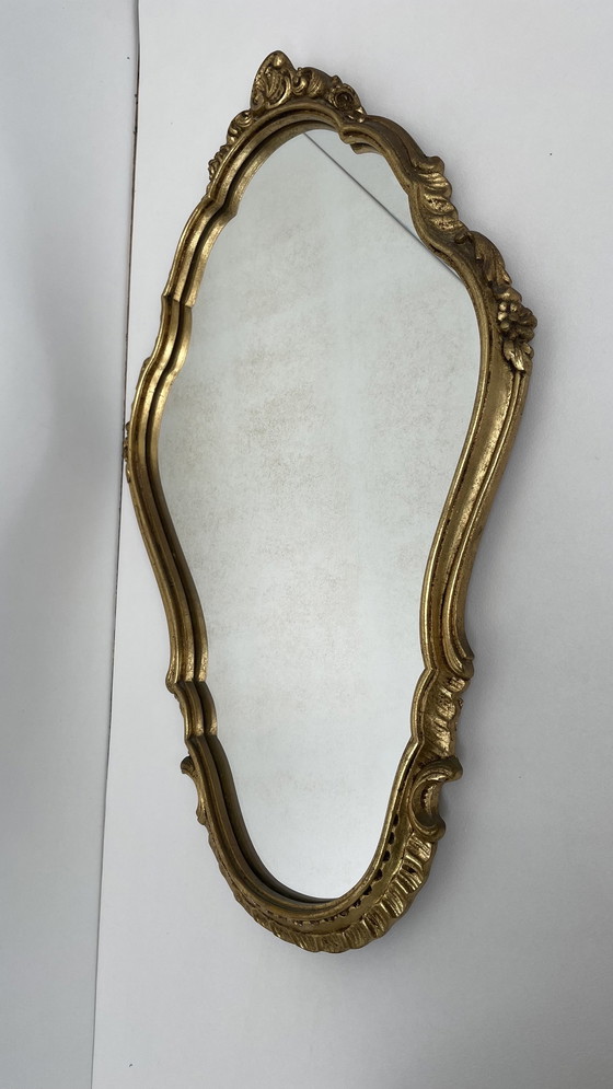 Image 1 of Antieke kuifspiegel met gouden houten lijst 