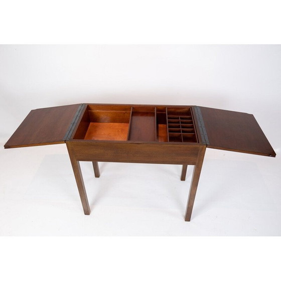 Image 1 of Vintage naaiwerktafel van mahonie uit de jaren 1940