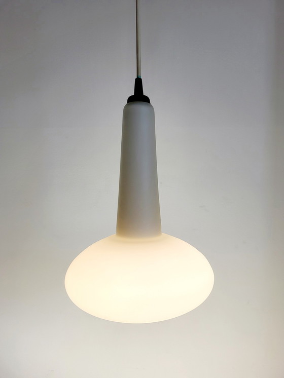 Image 1 of Vintage Glazen Hanglamp, Scandinavische Stijl, Opaline Wit, Model Teardrop, Jaren 60