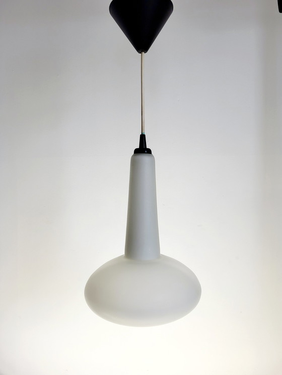 Image 1 of Vintage Glazen Hanglamp, Scandinavische Stijl, Opaline Wit, Model Teardrop, Jaren 60