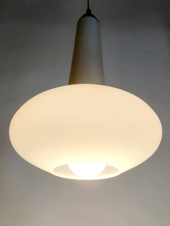 Image 1 of Vintage Glazen Hanglamp, Scandinavische Stijl, Opaline Wit, Model Teardrop, Jaren 60