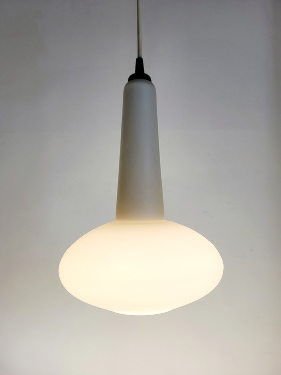 Image 1 of Vintage Glazen Hanglamp, Scandinavische Stijl, Opaline Wit, Model Teardrop, Jaren 60