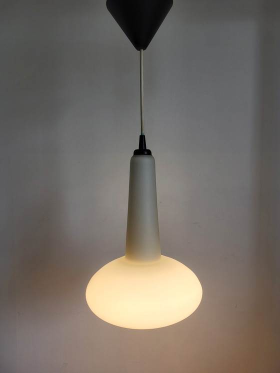 Image 1 of Vintage Glazen Hanglamp, Scandinavische Stijl, Opaline Wit, Model Teardrop, Jaren 60