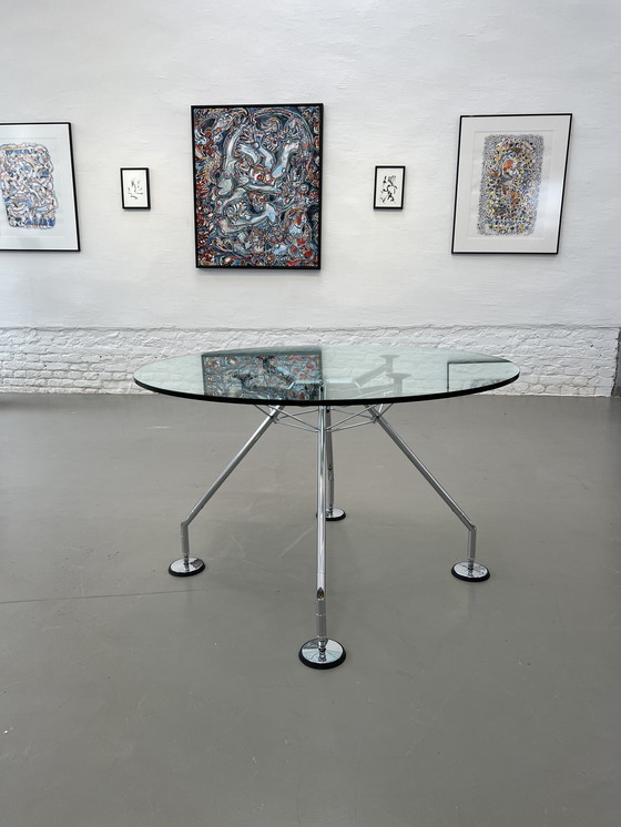 Image 1 of Tecno Nomos Norman Foster glazen tafel