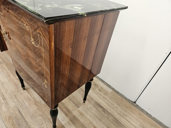 Image 1 of Groot Mid Century dressoir in mahonie en esdoorn met glas-in-lood en messing handgrepen