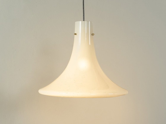 Image 1 of Grote Opaal Glazen Plafondlamp