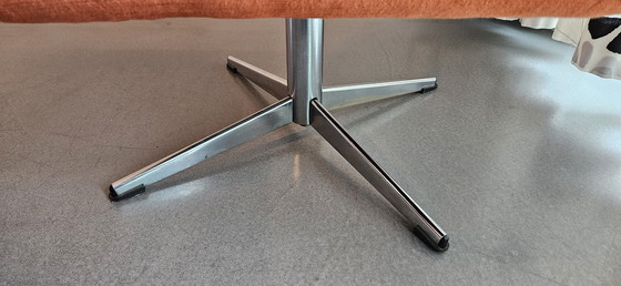 Image 1 of Goldsiegel Draaifauteuil. Oranje, Nieuw Bekleed