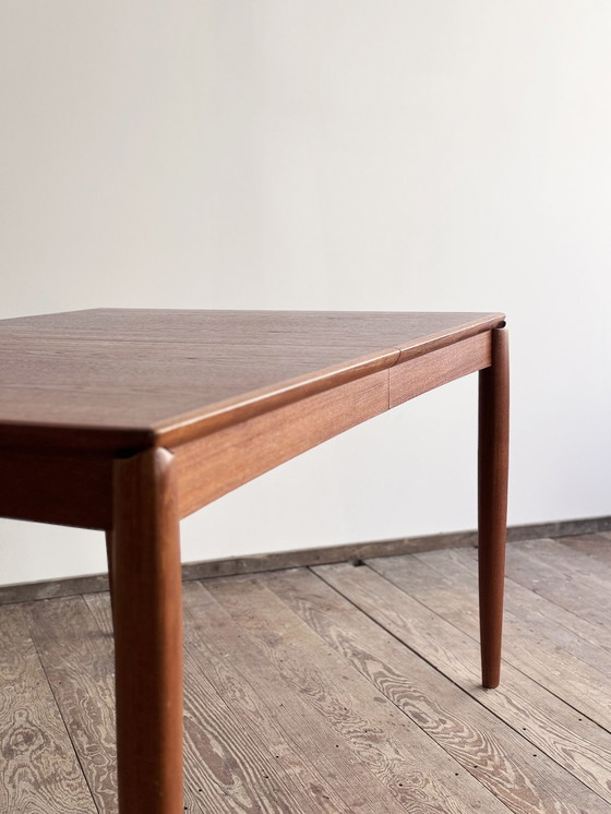 Image 1 of Mid Century Moderne Deense eettafel in teak van H.W. Klein voor Bramin, uitschuifbaar, 1960