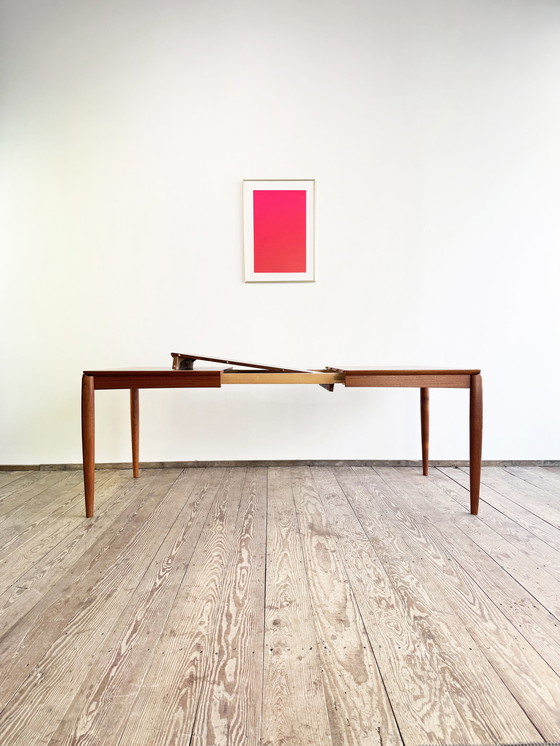 Image 1 of Mid Century Moderne Deense eettafel in teak van H.W. Klein voor Bramin, uitschuifbaar, 1960