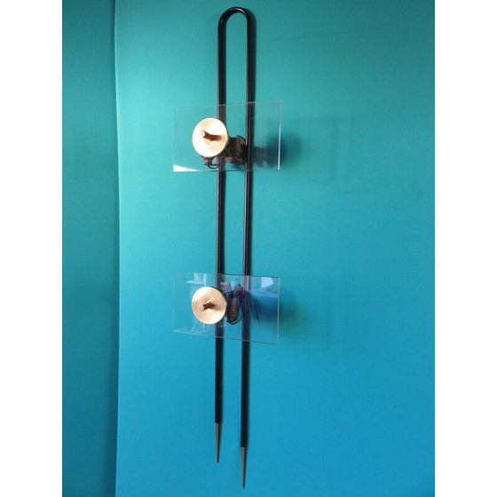 Image 1 of Vintage zwart gelakt metaal en messing wandlamp voor Arteluce, 1950