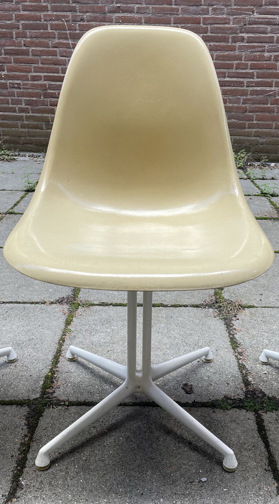 Image 1 of 4x Ray Eames voor Herman Miller glasfiber kuipstoel