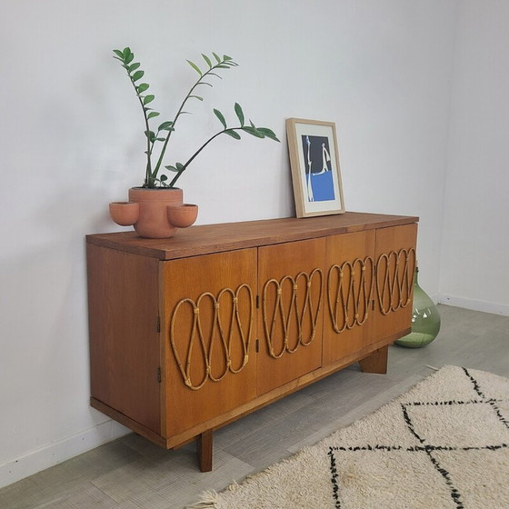 Image 1 of Vintage eiken fineer en rotan dressoir, 1970