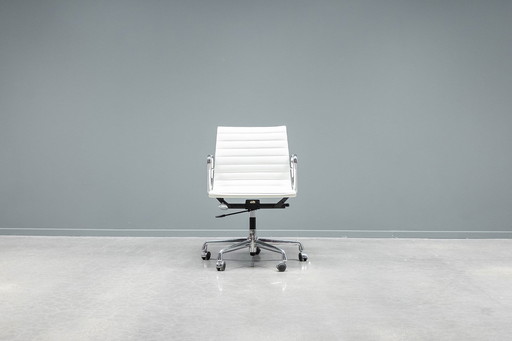 Eames Ea117 Alugroup bureaustoel