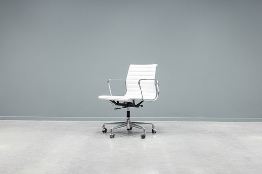 Eames Ea117 Alugroup bureaustoel