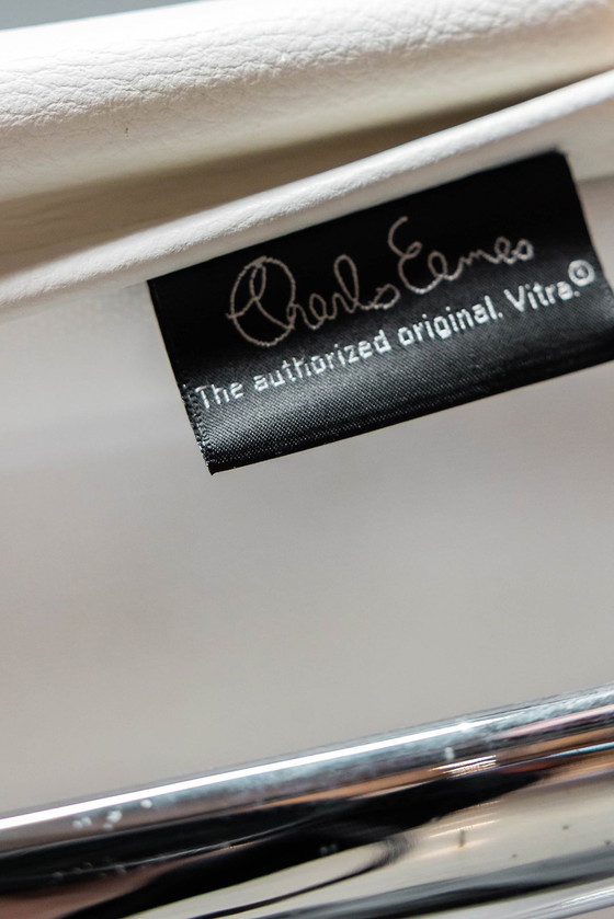 Image 1 of Eames Ea117 Alugroup bureaustoel