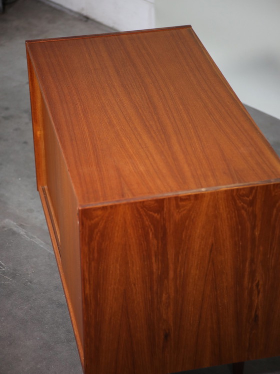 Image 1 of Kast met schuifdeuren Deens teak