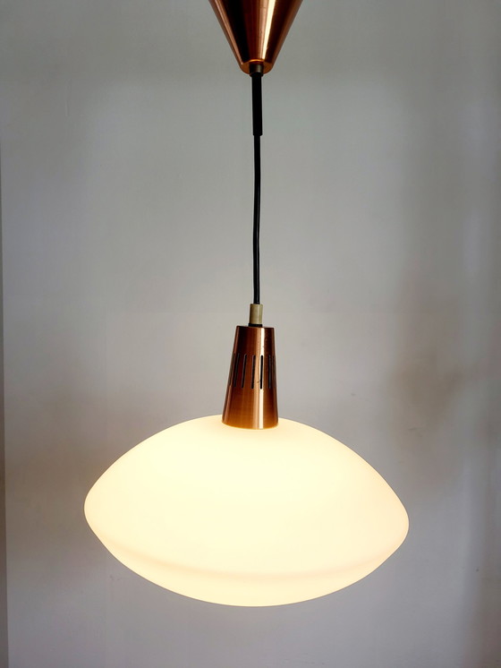 Image 1 of Vintage opaline glazen hanglamp, Scandinavische stijl, koper afwerking