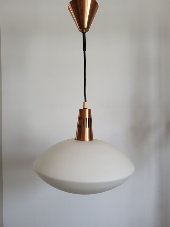 Image 1 of Vintage opaline glazen hanglamp, Scandinavische stijl, koper afwerking