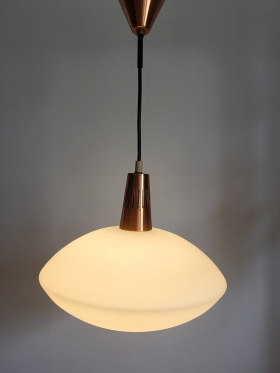 Image 1 of Vintage opaline glazen hanglamp, Scandinavische stijl, koper afwerking