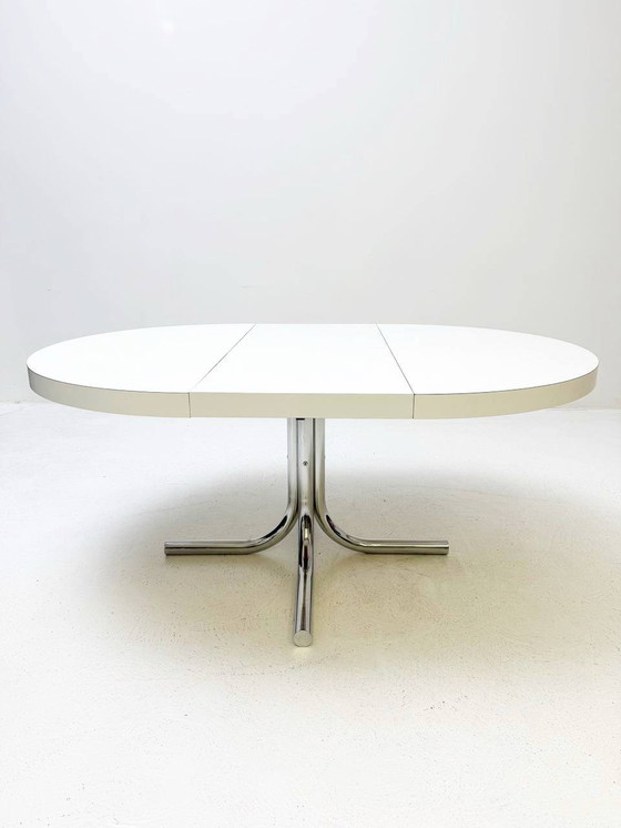 Image 1 of Victoria meubelset: uitschuifbare tafel en 8 Iconic stoelen van chroom en leer, jaren 1960