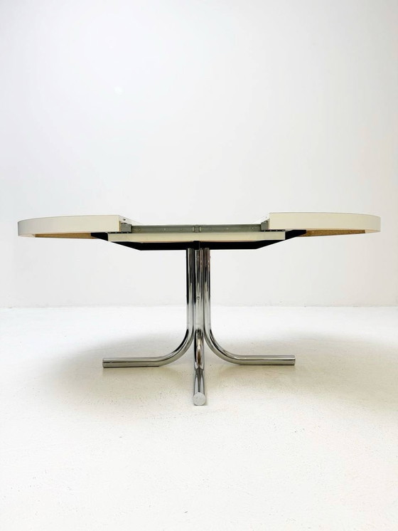 Image 1 of Victoria meubelset: uitschuifbare tafel en 8 Iconic stoelen van chroom en leer, jaren 1960