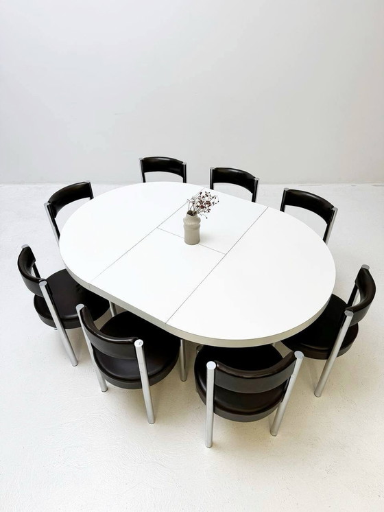 Image 1 of Victoria meubelset: uitschuifbare tafel en 8 Iconic stoelen van chroom en leer, jaren 1960