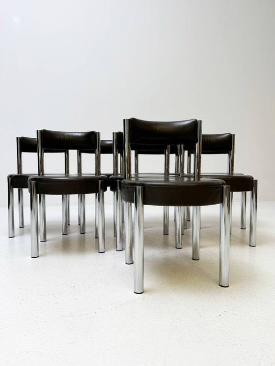 Image 1 of Victoria meubelset: uitschuifbare tafel en 8 Iconic stoelen van chroom en leer, jaren 1960