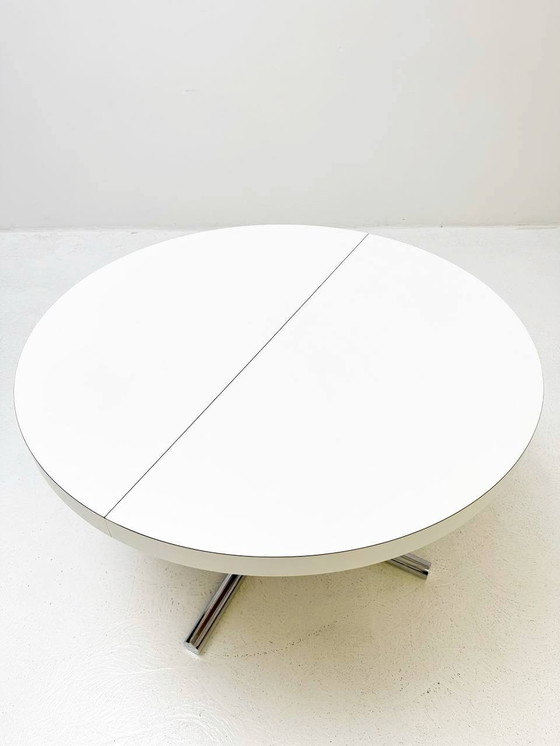 Image 1 of Victoria meubelset: uitschuifbare tafel en 8 Iconic stoelen van chroom en leer, jaren 1960