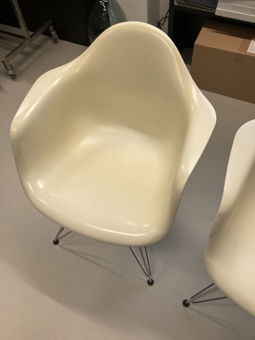 4x Eames Dar Stoelen Van Vitra