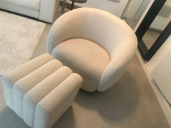 Image 1 of Eichholtz swivel chair + stool + kussen