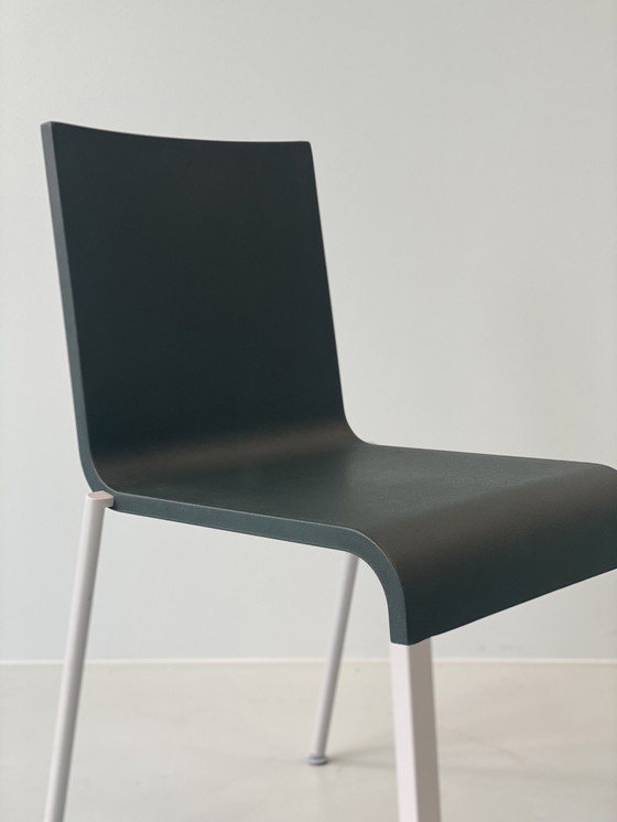 Image 1 of Vitra 03 stoel