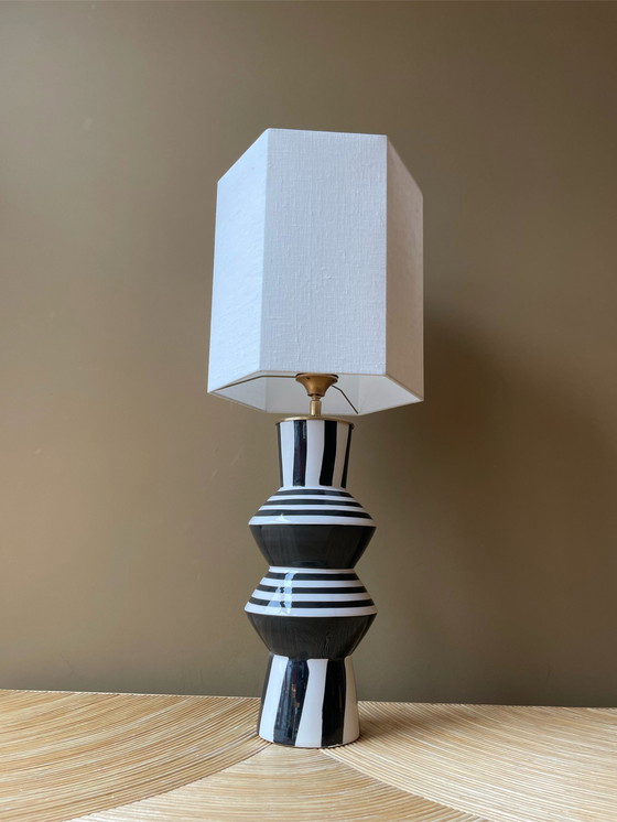 Image 1 of Black and white graphic lamp