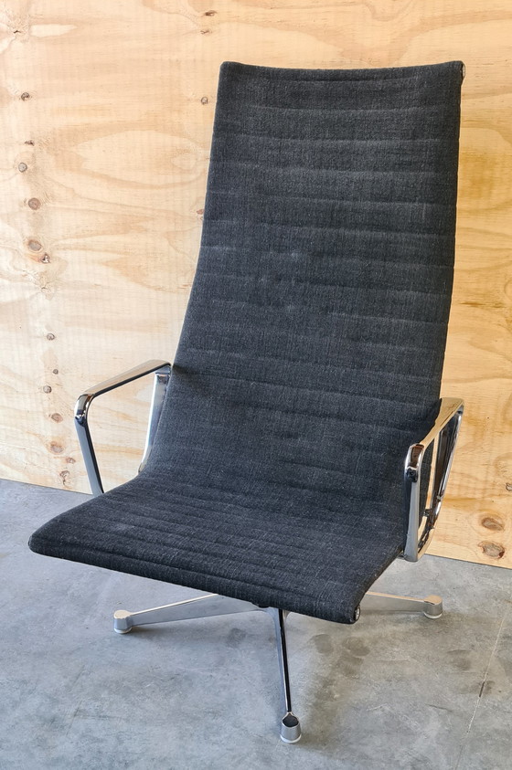 Image 1 of Herman Miller EA124 stoel