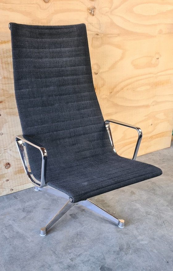 Image 1 of Herman Miller EA124 stoel