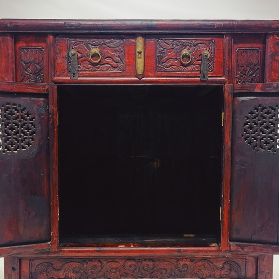 Image 1 of Authentiek Chinees kabinet met handgemaakt houtsnijwerk