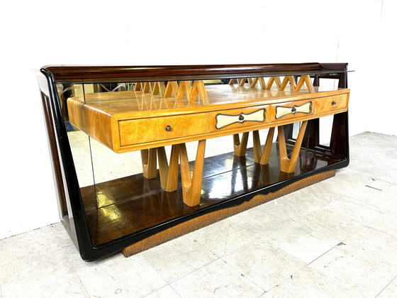 Image 1 of Osvaldo Borsani dressoir