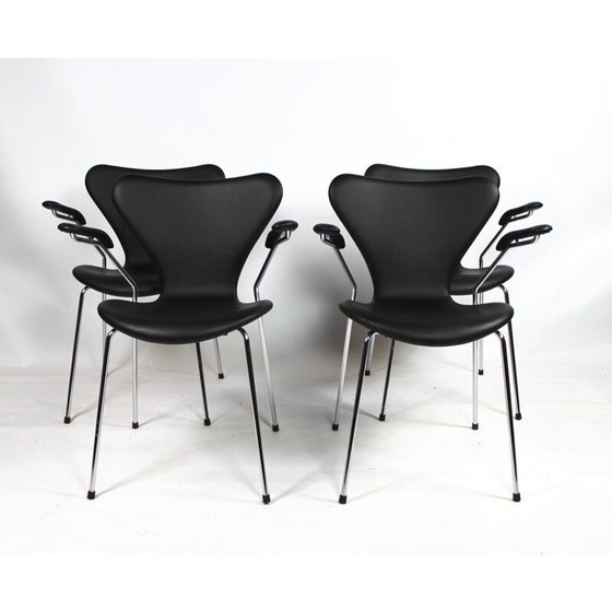 Image 1 of Set van 4 vintage stoelen model 3207 van Arne Jacobsen en Fritz Hansen, 2016