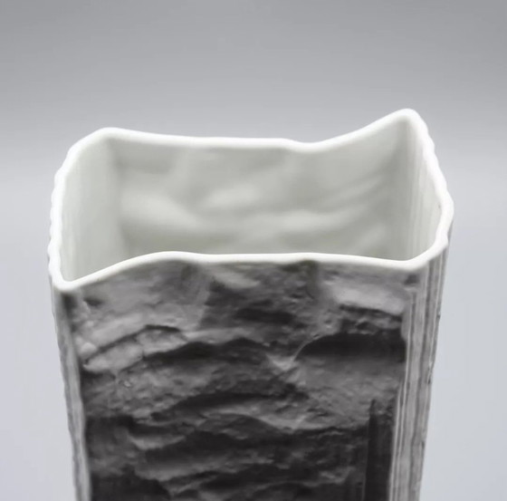 Image 1 of H33Cm Brutalistische Vaas Martin Freyer Rosenthal Studio-Lijn Bisque Porselein Reliëf