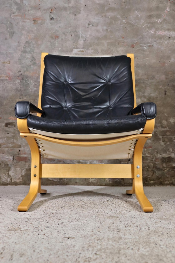 Image 1 of Ingmar Relling fauteuil en ottoman voor Ekornes 