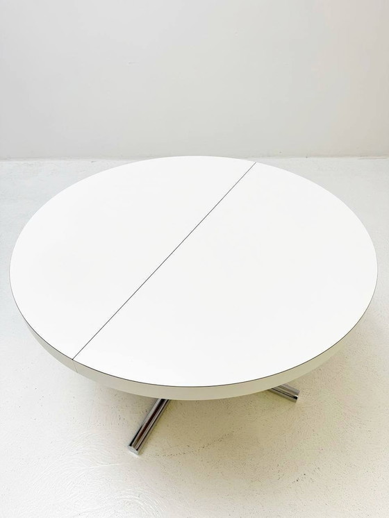 Image 1 of Victoria meubels: uitschuifbare tafel en 8 Iconische stoelen van chroom en leer, jaren 1960