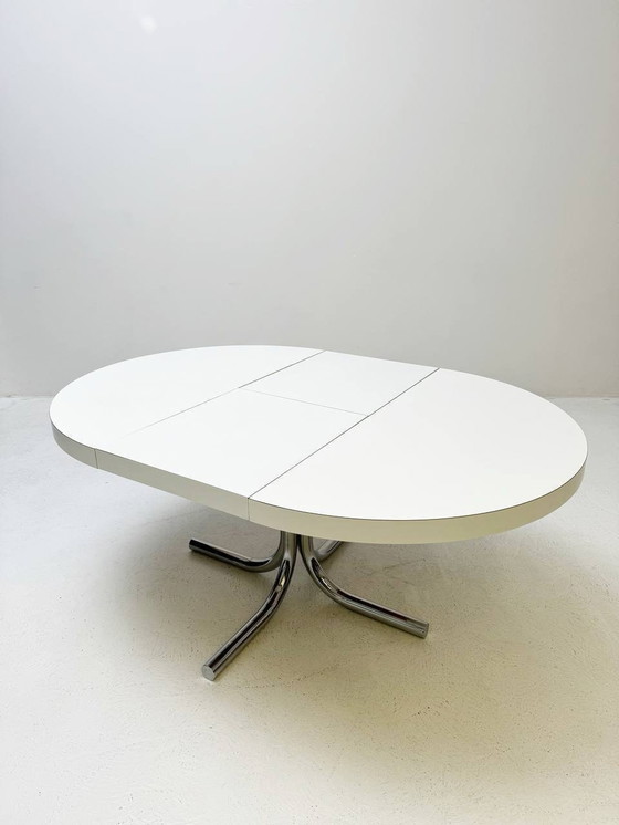 Image 1 of Victoria meubels: uitschuifbare tafel en 8 Iconische stoelen van chroom en leer, jaren 1960