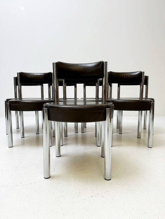 Image 1 of Victoria meubels: uitschuifbare tafel en 8 Iconische stoelen van chroom en leer, jaren 1960