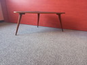 Vintage salontafel op drie poten