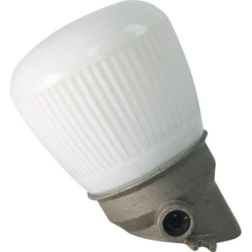 Vintage Duitse industriële opaline wandlamp