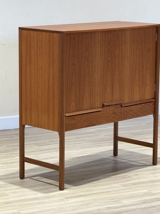 Image 1 of Dressoir of drankkast (McIntosh)