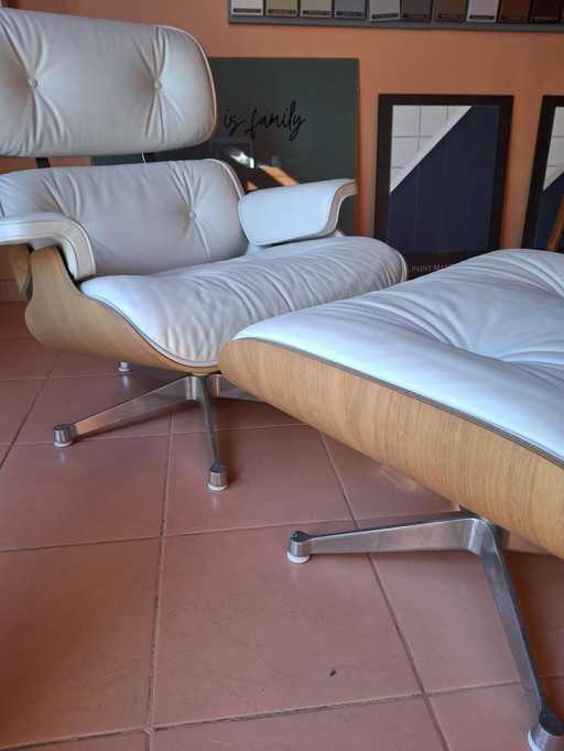 Loungestoel E Ottoman Vitra