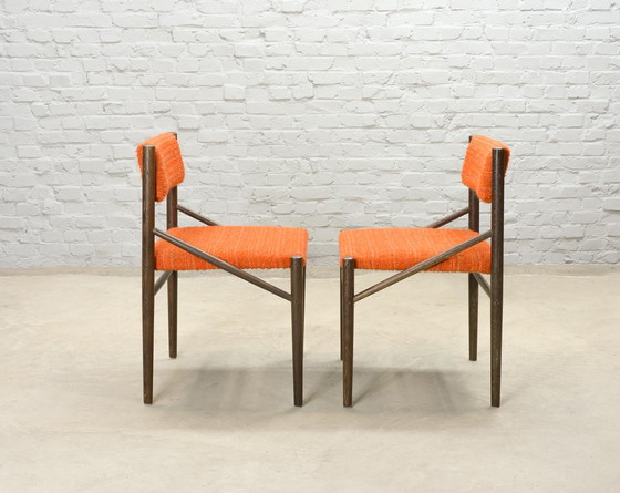 Image 1 of Set van 4 Wengé houten eetkamerstoelen met oranje Bouclé stoffen bekleding. Nederland, jaren 1960. Ref.: CH221