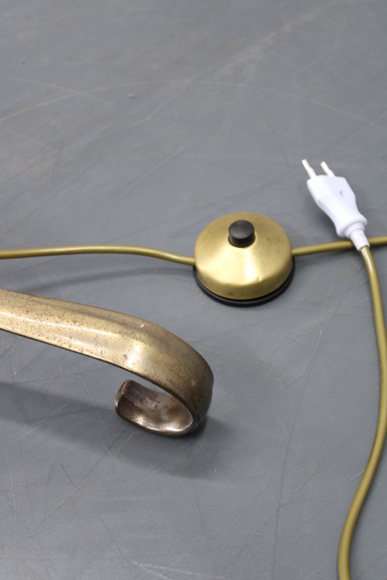 Image 1 of Gerestaureerde messing vloerlamp uit 1940 met glazen kap