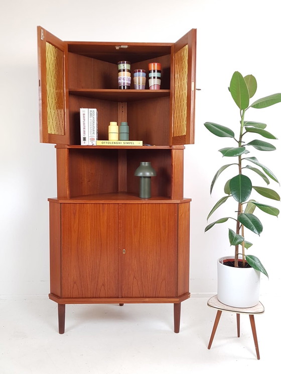 Image 1 of Vintage Deense hoekkast teak kast | corner cupboard