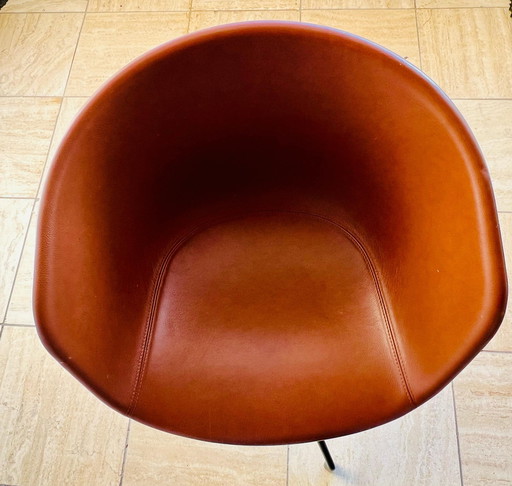 Hay About A Chair Aac21 Stoel, Sense Cognac, Zwart onderstel